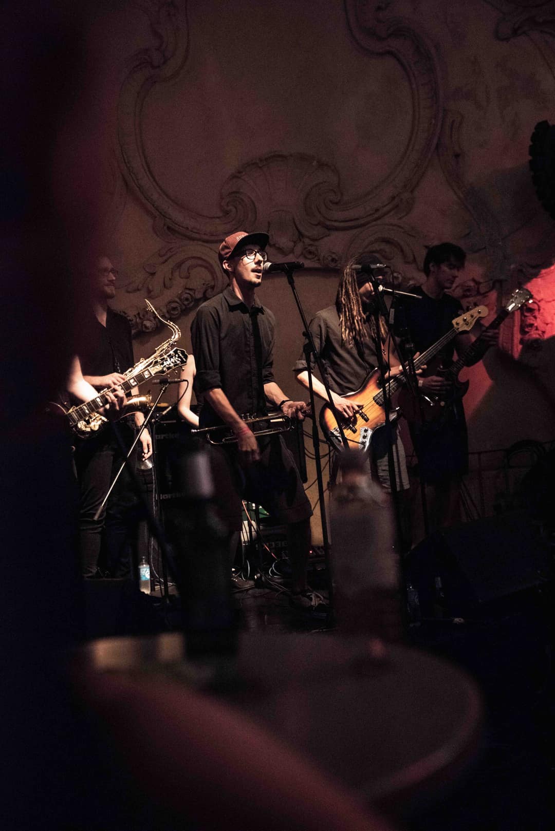 Shrooms live auf der Bühne in Hamburg, Trompete im Vordergrund