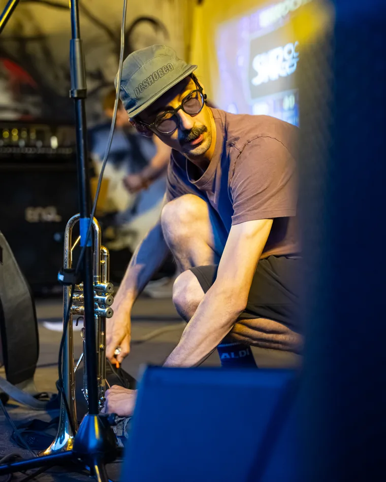 Torben de Vries, Gesang & Trompete bei Shrooms, live auf der Bühne